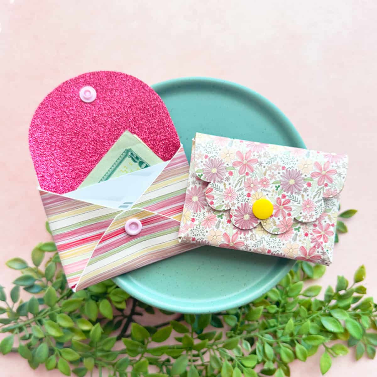 Easy Faux Leather Card Wallet with a Cricut