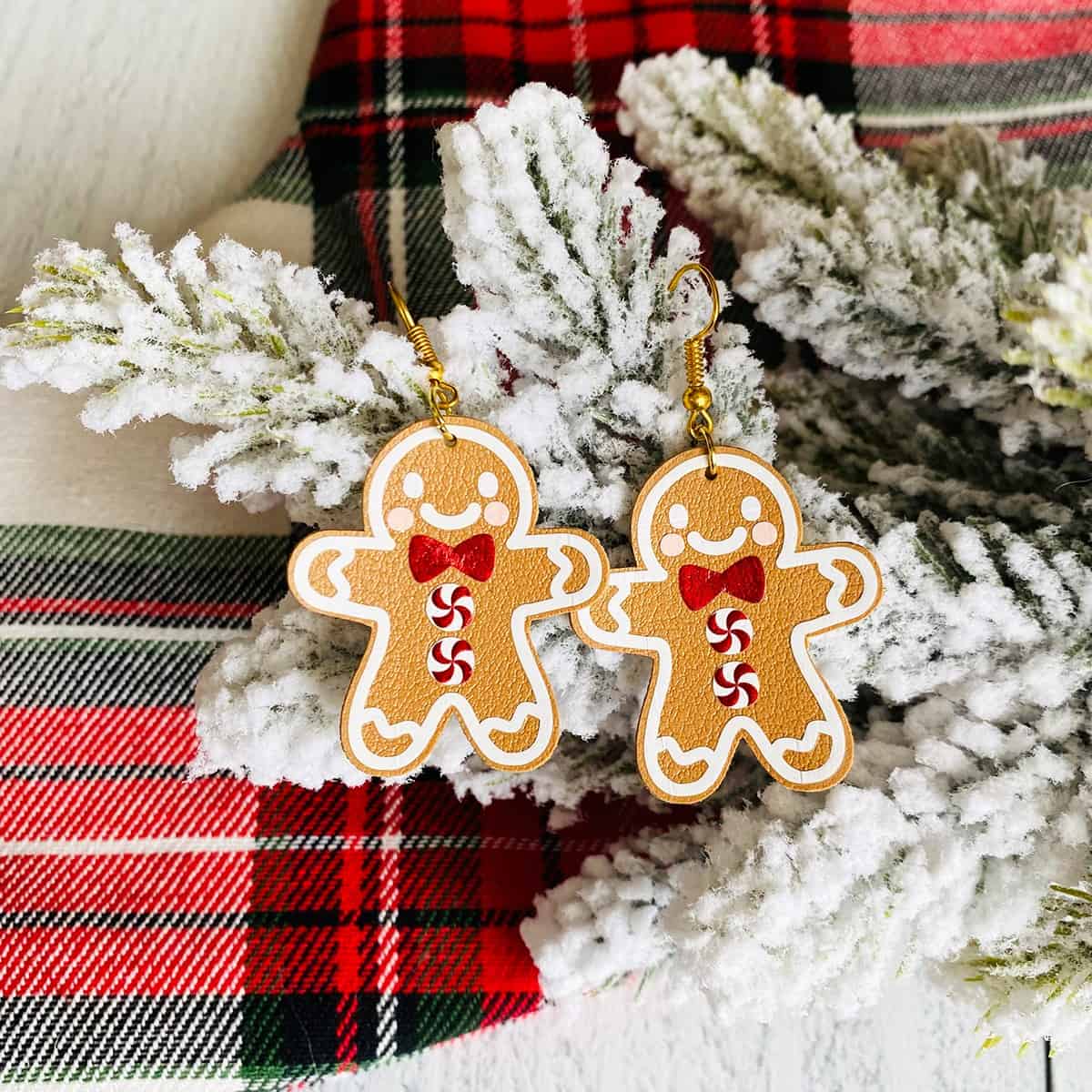 DIY Cricut Joy Gingerbread Man Earrings