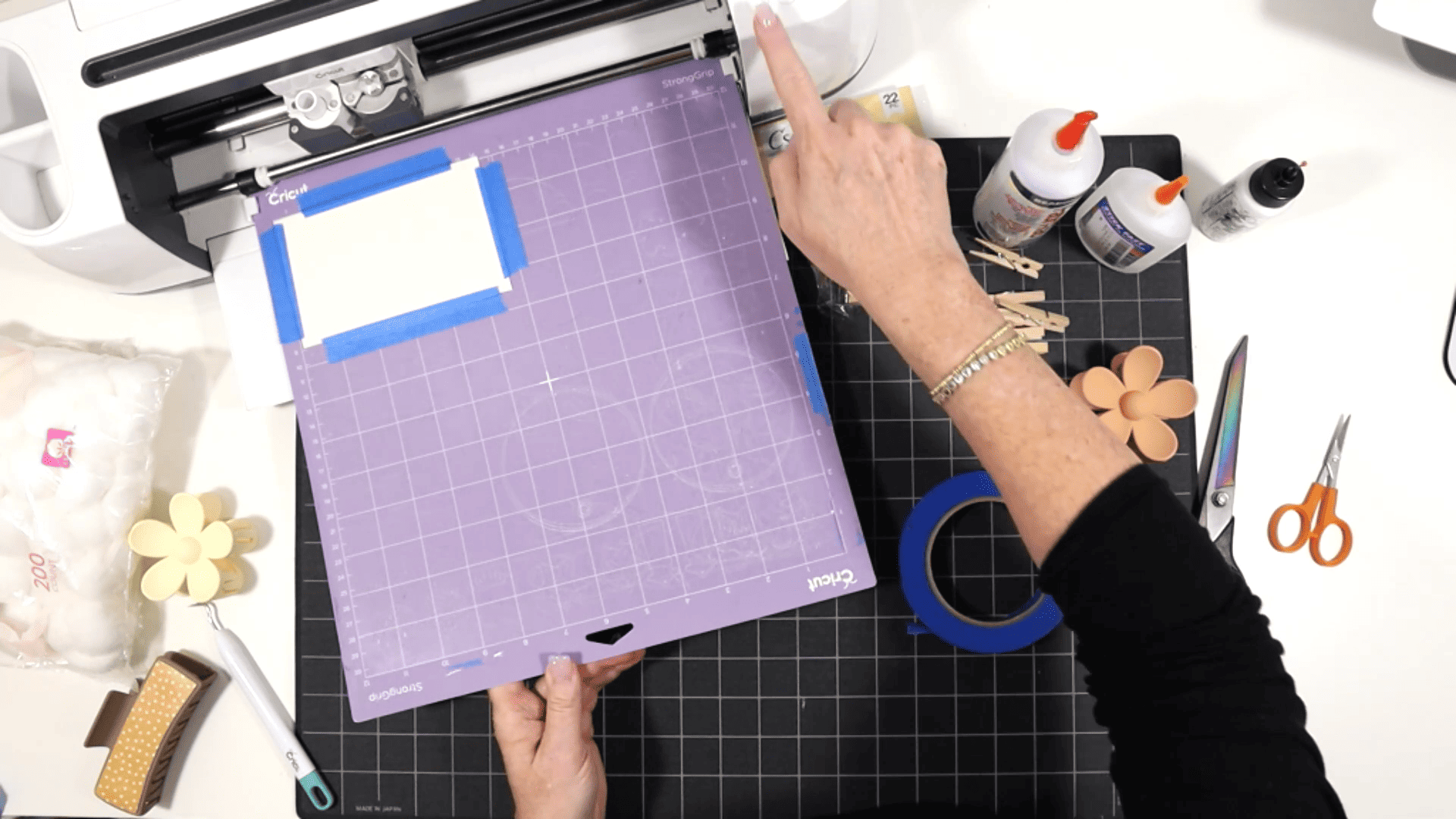 Make Faux Leather Flower Claw Hair Clips with a Cricut Amy Romeu