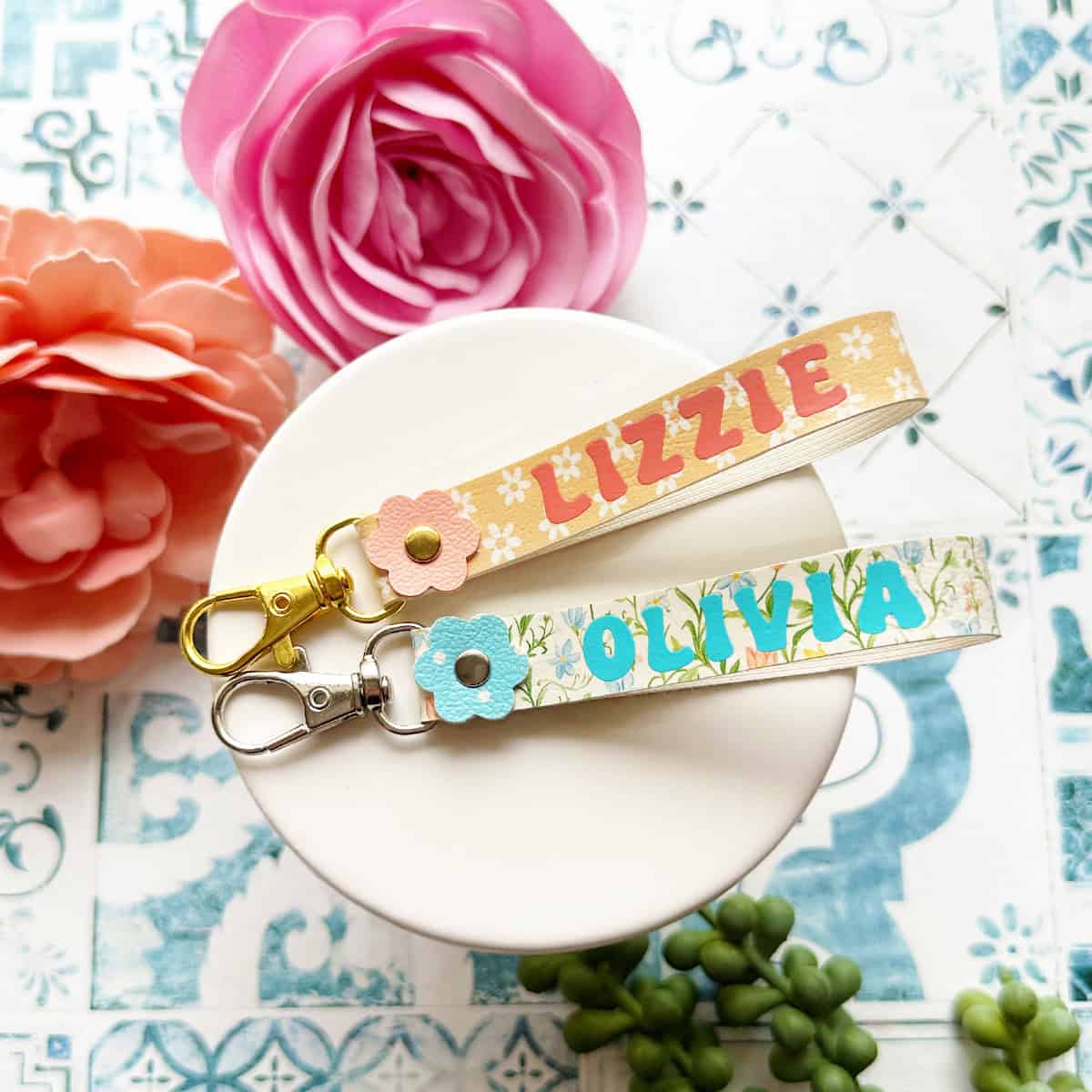 How to Make a Faux Leather Flower Name Keychain with a Cricut