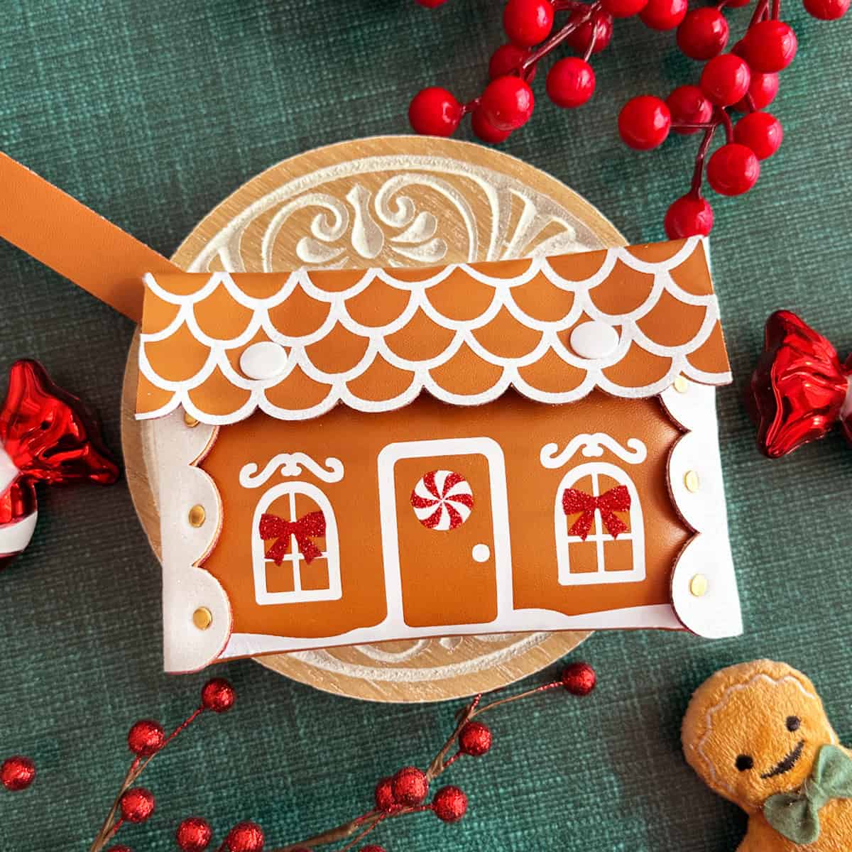 How to Make a Faux Leather Gingerbread House Clutch Purse with a Cricut