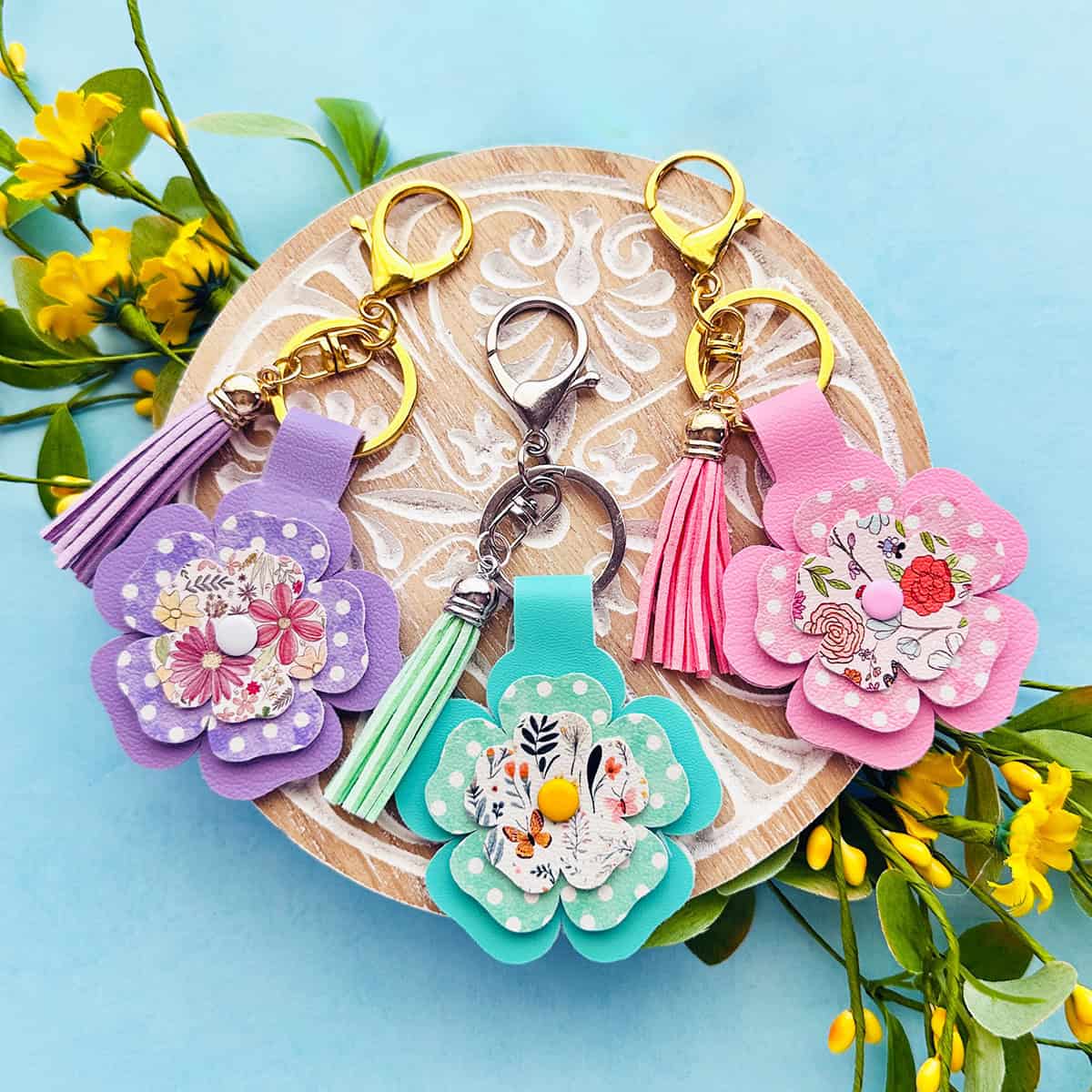 How to Make a Layered Flower Faux Leather Keychain with a Cricut