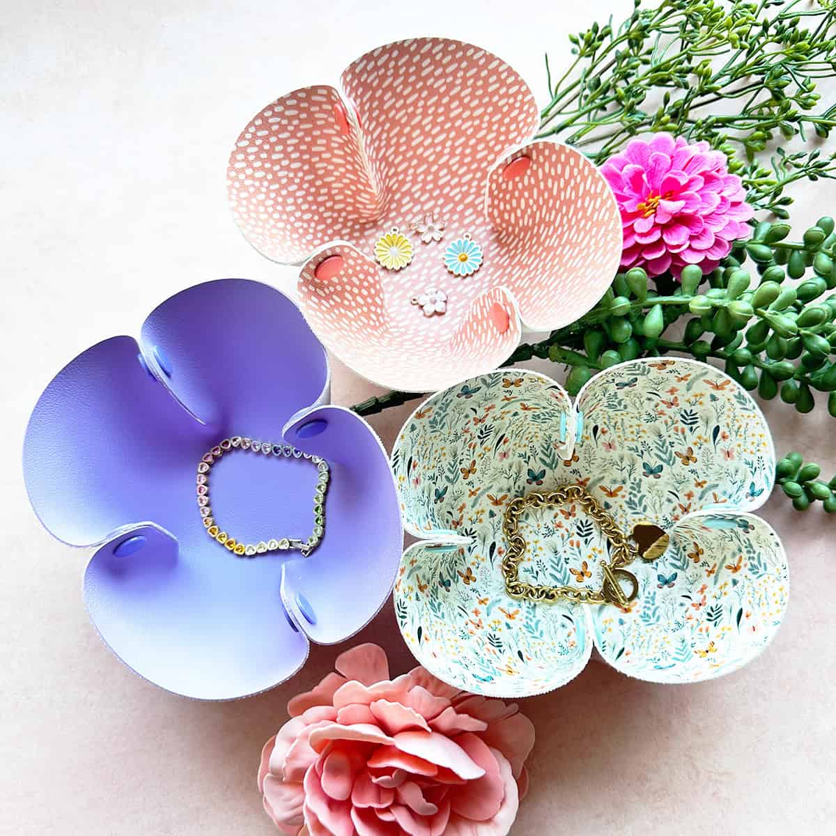 How to Make a Faux Leather Flower Jewelry Tray with a Cricut