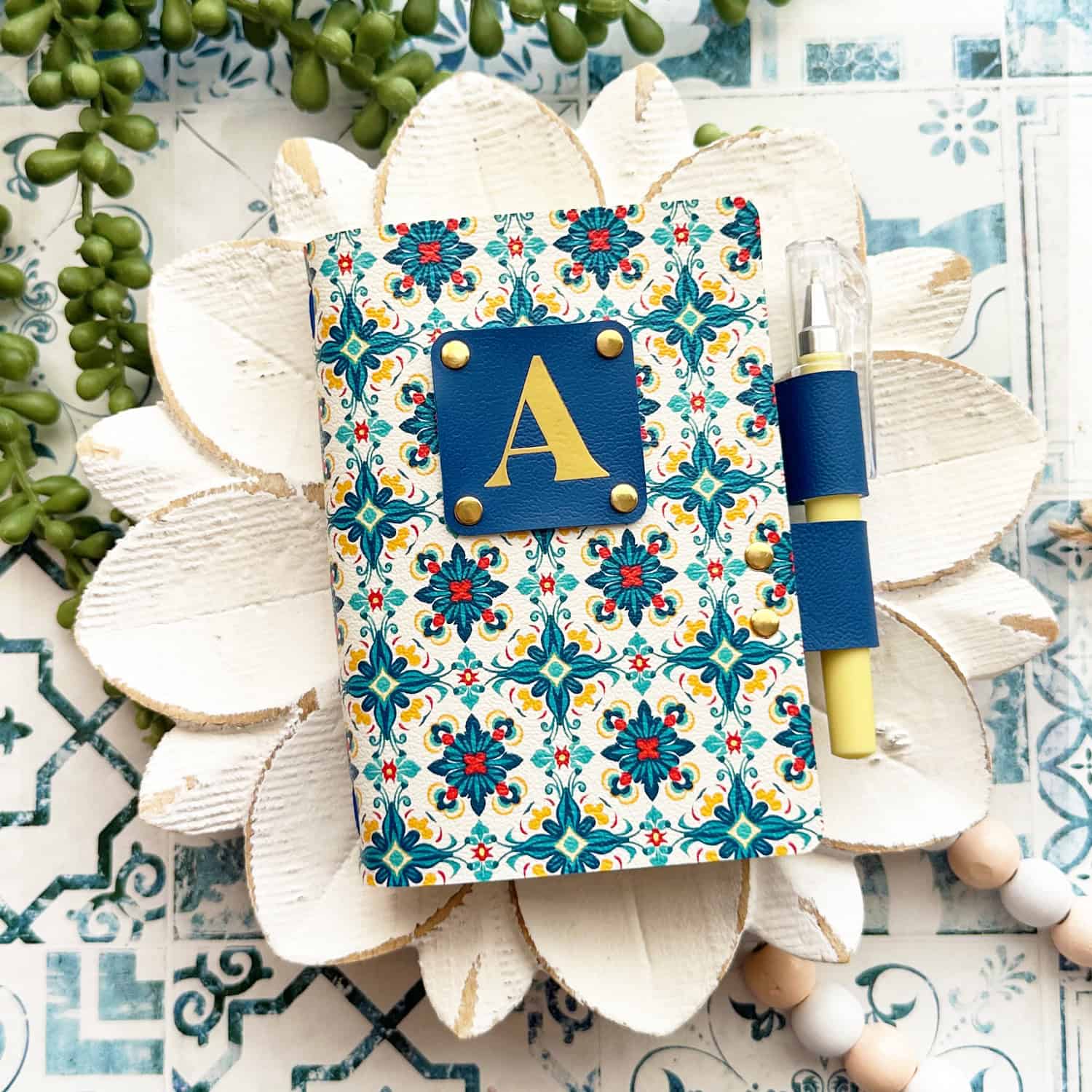 How to make a Faux Leather Passport Holder with a Cricut